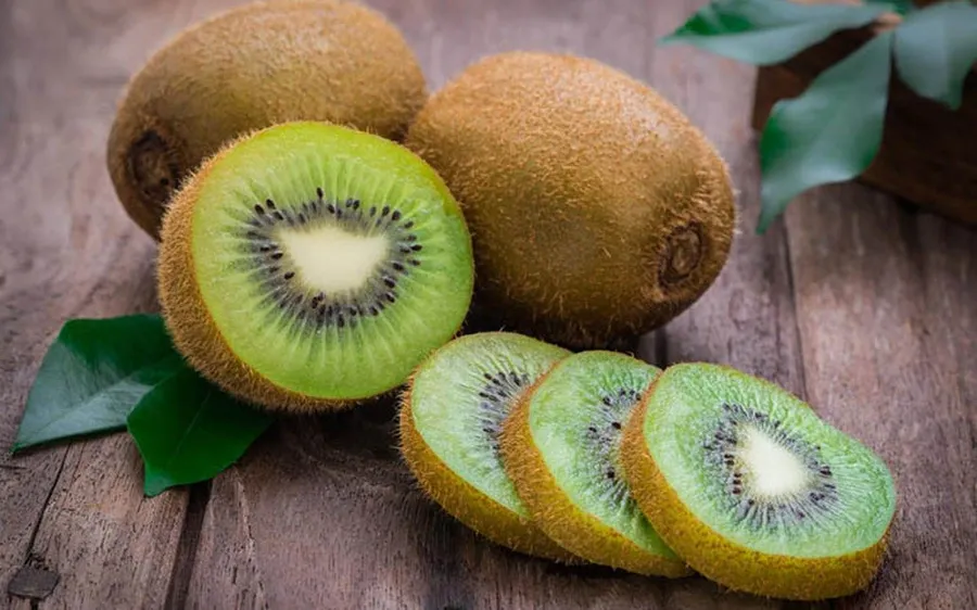 Chinese Green Kiwi Prices Plummet in Vietnam